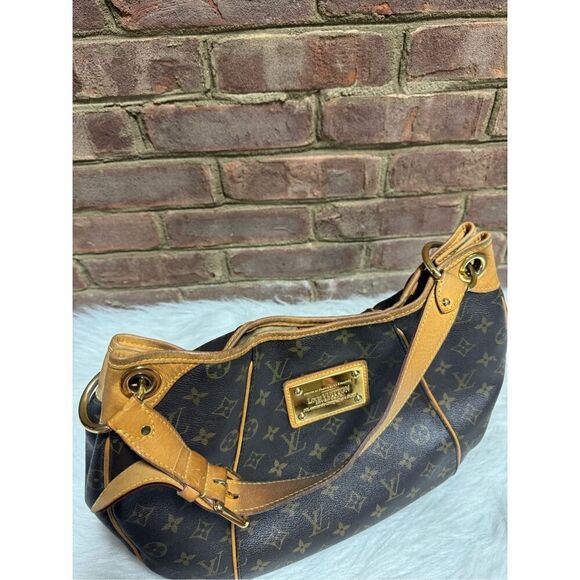 Louis Vuitton Authentic Monogram Galleria PM Bag - Picture 8 of 15